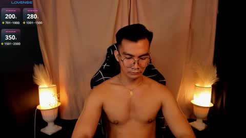 Snapshot of 000batman000 chatting on February 2025 05:05:02 AM Bruce online show from February 2025 05:05:02 AM