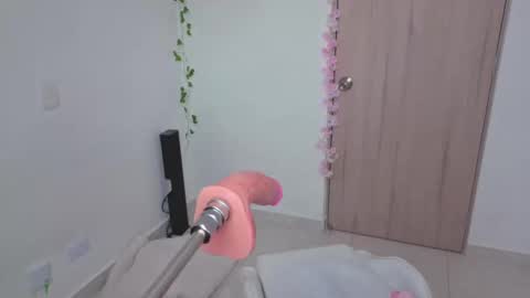 Snapshot of 0ne_of_0ne chatting on November 2025 07:02:02 PM Steven e online show from November 2025 07:02:02 PM