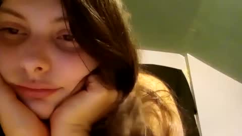 Snapshot of 18andinoccent chatting on September 2025 05:33:02 AM 18andInoccent online show from September 2025 05:33:02 AM