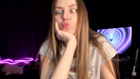 Lily 3 online show from February 2025 07:48:02 PM