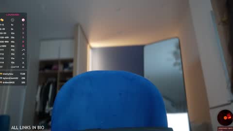 Snapshot of 1mari_01 chatting on February 2025 01:40:01 AM Marie online show from February 2025 01:40:01 AM