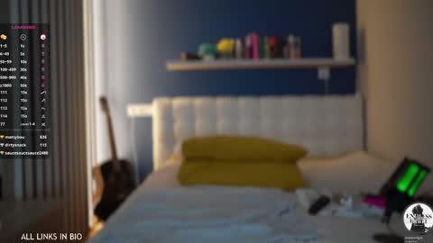 Snapshot of 1mari_01 chatting on February 2025 01:56:01 AM Marie online show from February 2025 01:56:01 AM