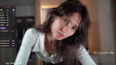 Snapshot of 1mari_01 chatting on September 2025 06:43:02 PM Marie online show from September 2025 06:43:02 PM