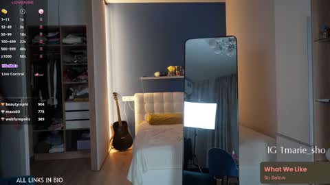 Snapshot of 1mari_01 chatting on October 2025 06:08:01 PM Marie online show from October 2025 06:08:01 PM