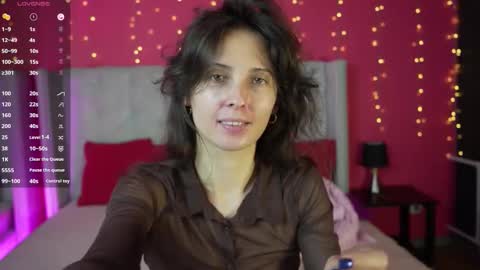 Snapshot of 1mari_01 chatting on November 2025 06:06:01 PM Marie online show from November 2025 06:06:01 PM