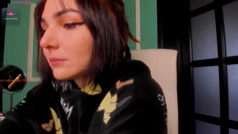 Moona  online show from December 2025 12:57:02 PM