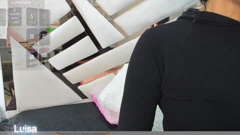 Snapshot of 1naughty_milf chatting on December 2024 11:21:02 AM Luisa online show from December 2024 11:21:02 AM