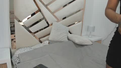 Snapshot of 1naughty_milf chatting on February 2025 07:02:01 PM Luisa online show from February 2025 07:02:01 PM