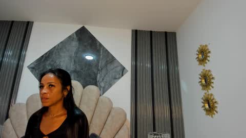 Snapshot of 1naughty_milf chatting on December 2025 11:52:01 AM Luisa online show from December 2025 11:52:01 AM