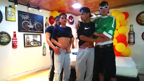 Snapshot of 1pushman chatting on February 2025 01:44:02 AM pushman online show from February 2025 01:44:02 AM