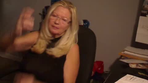 Susan online show from December 2024 02:01:02 AM