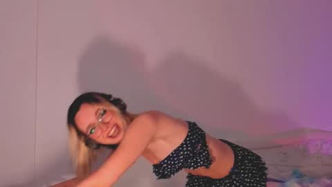 Snapshot of 2b_ chatting on February 2025 04:17:02 AM Sasha weekend from 14 to 27 November online show from February 2025 04:17:02 AM