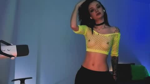 Snapshot of 2b_ chatting on April 2026 01:03:01 AM Sasha weekend from 14 to 27 November online show from April 2026 01:03:01 AM