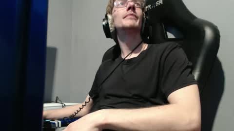 Snapshot of 2big2hype chatting on January 2026 01:10:02 AM cheif online show from January 2026 01:10:02 AM