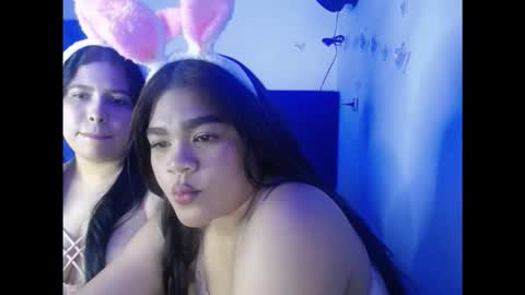 Snapshot of 2moons_full_of_love chatting on October 2025 11:05:02 PM 2moons_full_of_love online show from October 2025 11:05:02 PM