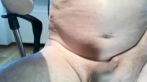 Snapshot of 35cam chatting on October 2025 09:33:01 AM 35cam online show from October 2025 09:33:01 AM