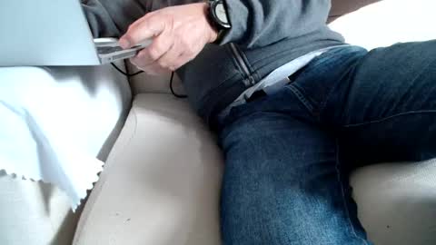 F E L I X -  -  F O ll O W      M E  online show from December 2024 02:43:02 PM