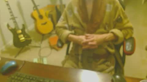 Snapshot of 6stringer62 chatting on December 2025 07:15:02 AM 6stringer62 online show from December 2025 07:15:02 AM