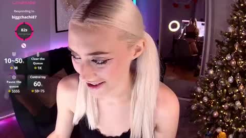 Snapshot of 7loren_wood7 chatting on December 2024 02:49:01 PM Loren Wood online show from December 2024 02:49:01 PM