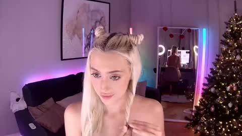 Snapshot of 7loren_wood7 chatting on January 2025 07:34:01 PM Loren Wood online show from January 2025 07:34:01 PM