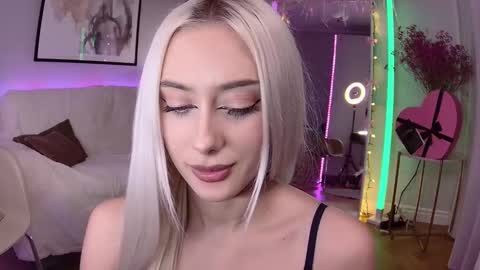 Snapshot of 7loren_wood7 chatting on February 2025 06:19:02 PM Loren Wood online show from February 2025 06:19:02 PM