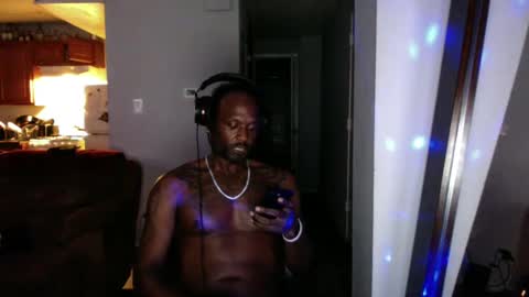 Snapshot of 8double1trouble6 chatting on October 2025 05:17:02 AM NoFaceNoCase online show from October 2025 05:17:02 AM