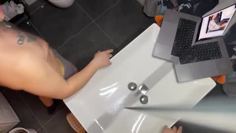 Patrick online show from February 2025 04:43:01 AM