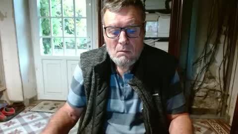 Snapshot of _123_voyeur_ chatting on September 2025 09:23:02 AM _123_voyeur_ online show from September 2025 09:23:02 AM