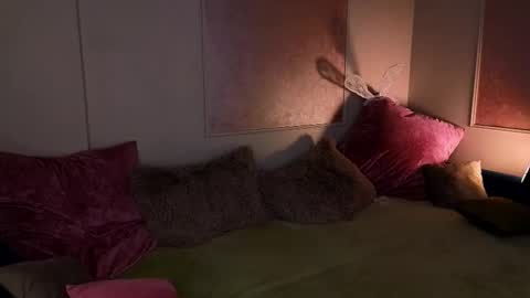 Willow online show from October 2025 09:16:01 PM