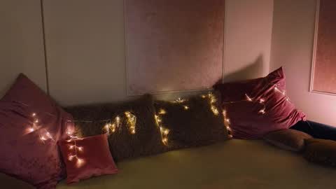 Willow online show from November 2025 09:18:01 PM