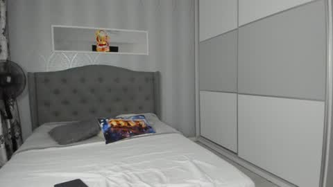 Adelle online show from December 2024 01:18:02 PM