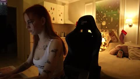 Snapshot of _alice_meyss_ chatting on December 2025 09:30:01 PM _alice_meyss_ online show from December 2025 09:30:01 PM