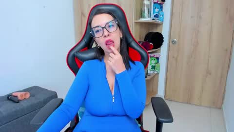 AMANDA online show from September 2025 07:04:01 PM