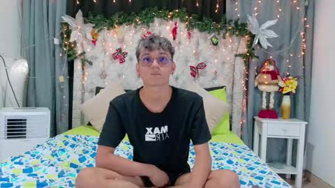 Snapshot of _andrew_williams chatting on December 2024 07:28:02 PM Andres online show from December 2024 07:28:02 PM