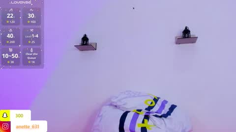 Anette online show from October 2025 07:58:02 PM