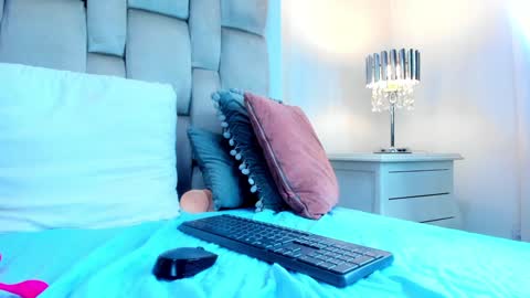 Angel Azul online show from February 2025 02:47:02 PM