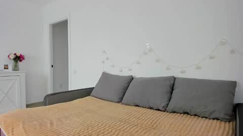 Anna online show from September 2025 11:54:02 AM