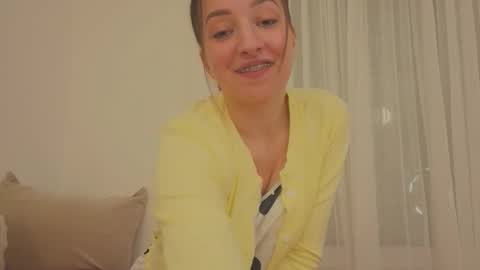 Anna online show from October 2025 07:01:02 PM