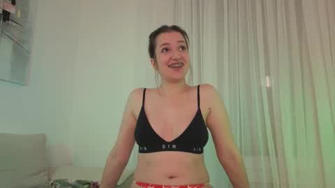 Snapshot of _annieone chatting on December 2025 09:33:01 PM Anna online show from December 2025 09:33:01 PM