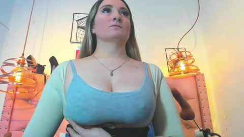 Snapshot of _antonella_11 chatting on May 2026 10:38:02 PM _antonella_11 online show from May 2026 10:38:02 PM