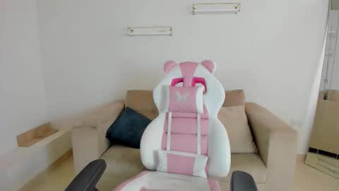 Snapshot of _april_smith_ chatting on October 2025 12:17:02 PM online show from October 2025 12:17:02 PM