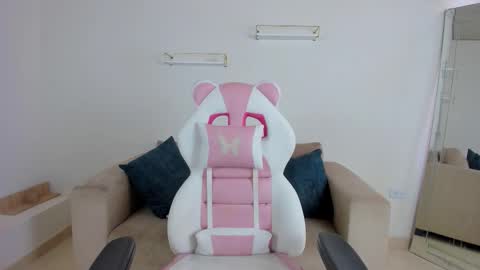 Snapshot of _april_smith_ chatting on November 2025 12:04:01 PM online show from November 2025 12:04:01 PM