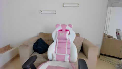 Snapshot of _april_smith_ chatting on January 2026 12:18:02 PM online show from January 2026 12:18:02 PM