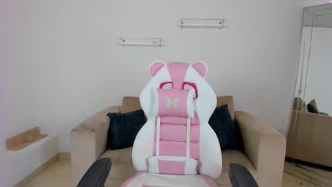 Snapshot of _april_smith_ chatting on January 2026 12:33:02 PM online show from January 2026 12:33:02 PM