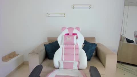 Snapshot of _april_smith_ chatting on January 2026 12:20:01 PM online show from January 2026 12:20:01 PM