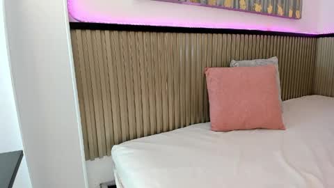 _aria_carter_ online show from May 2026 12:32:02 PM