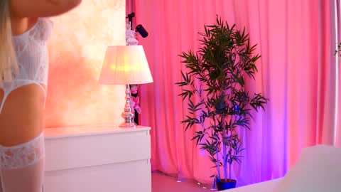 Arielle online show from October 2025 08:55:02 AM