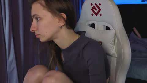 _ash_leyy_ online show from March 2026 05:44:01 AM