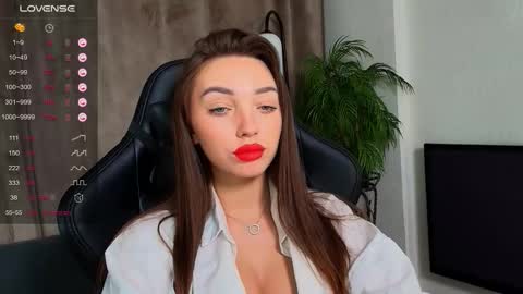 Emilia   online show from November 2025 07:46:02 PM