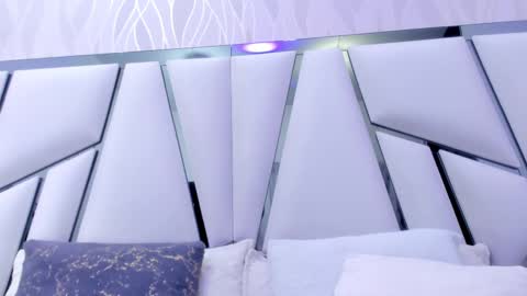 Aura online show from February 2025 03:09:02 AM